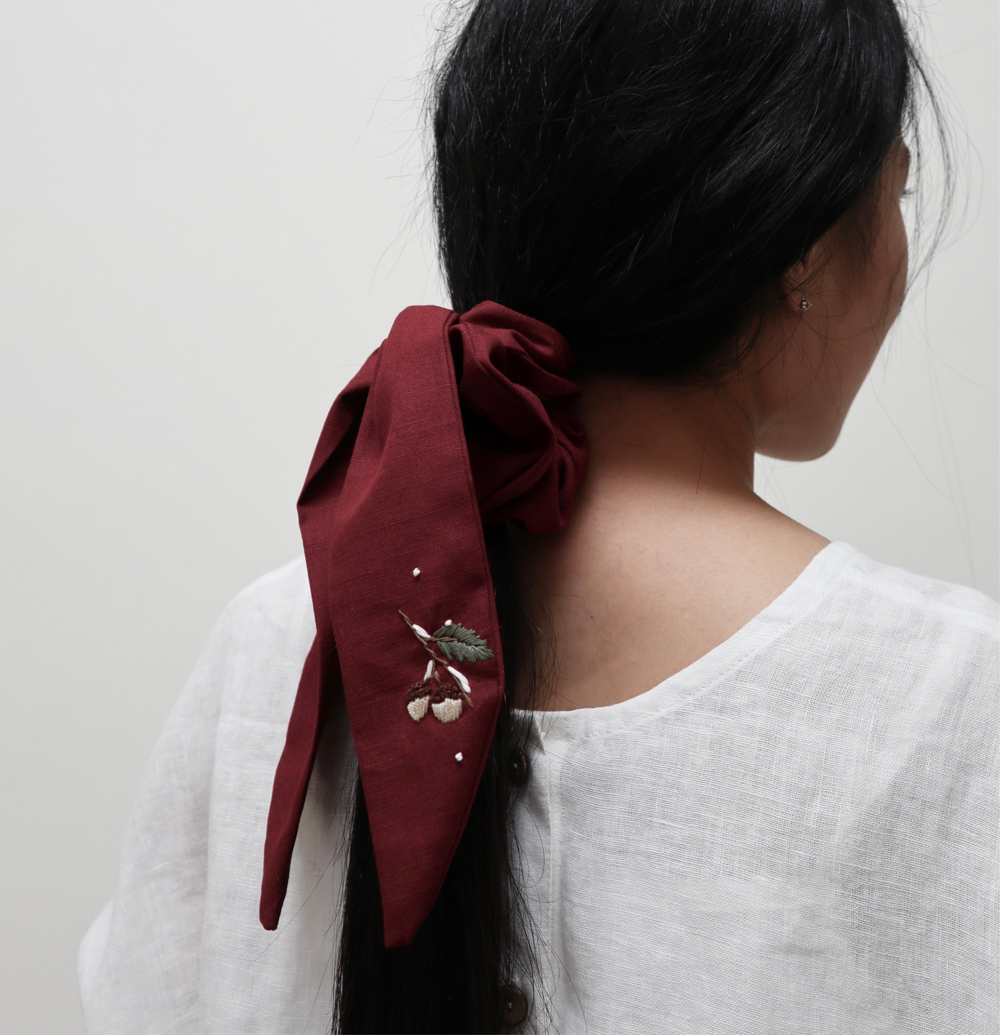 一枝橡果手刺繡長尾髮圈/鬆緊髮圈