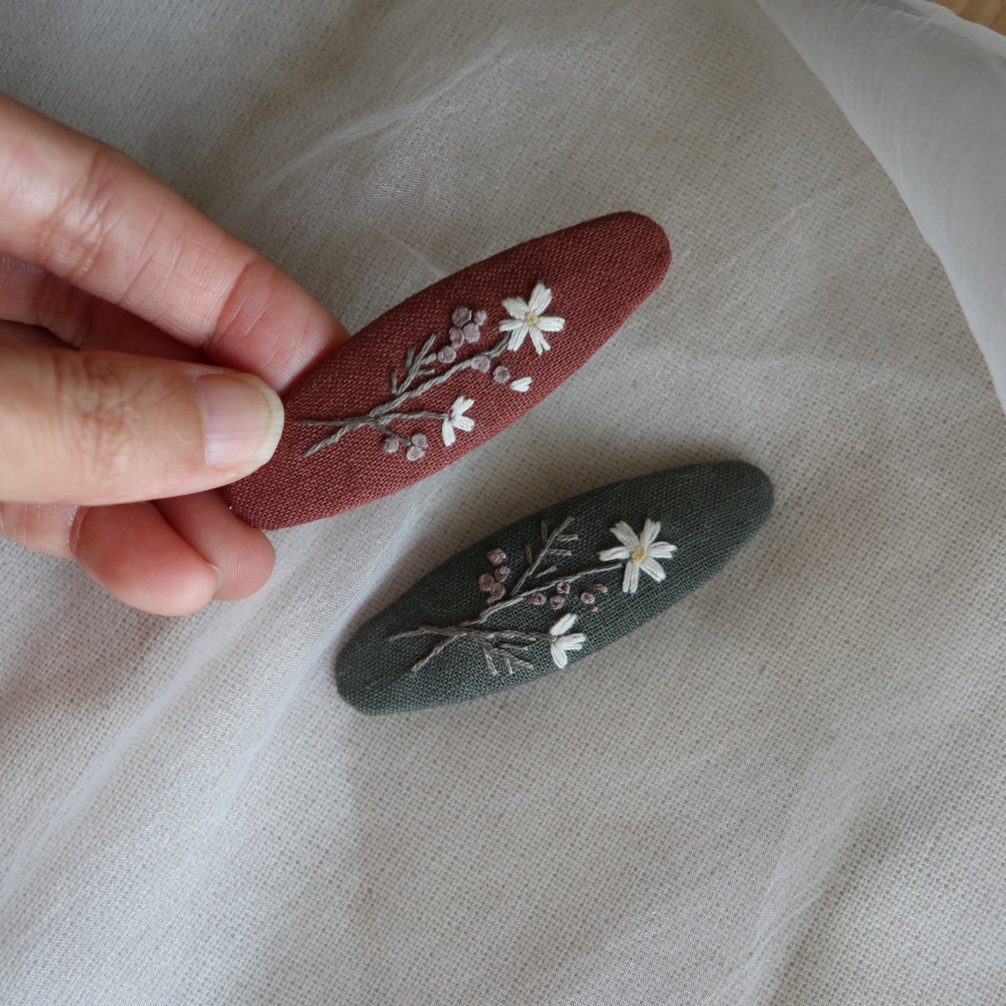 小菊手刺繡髮夾/BB髮夾