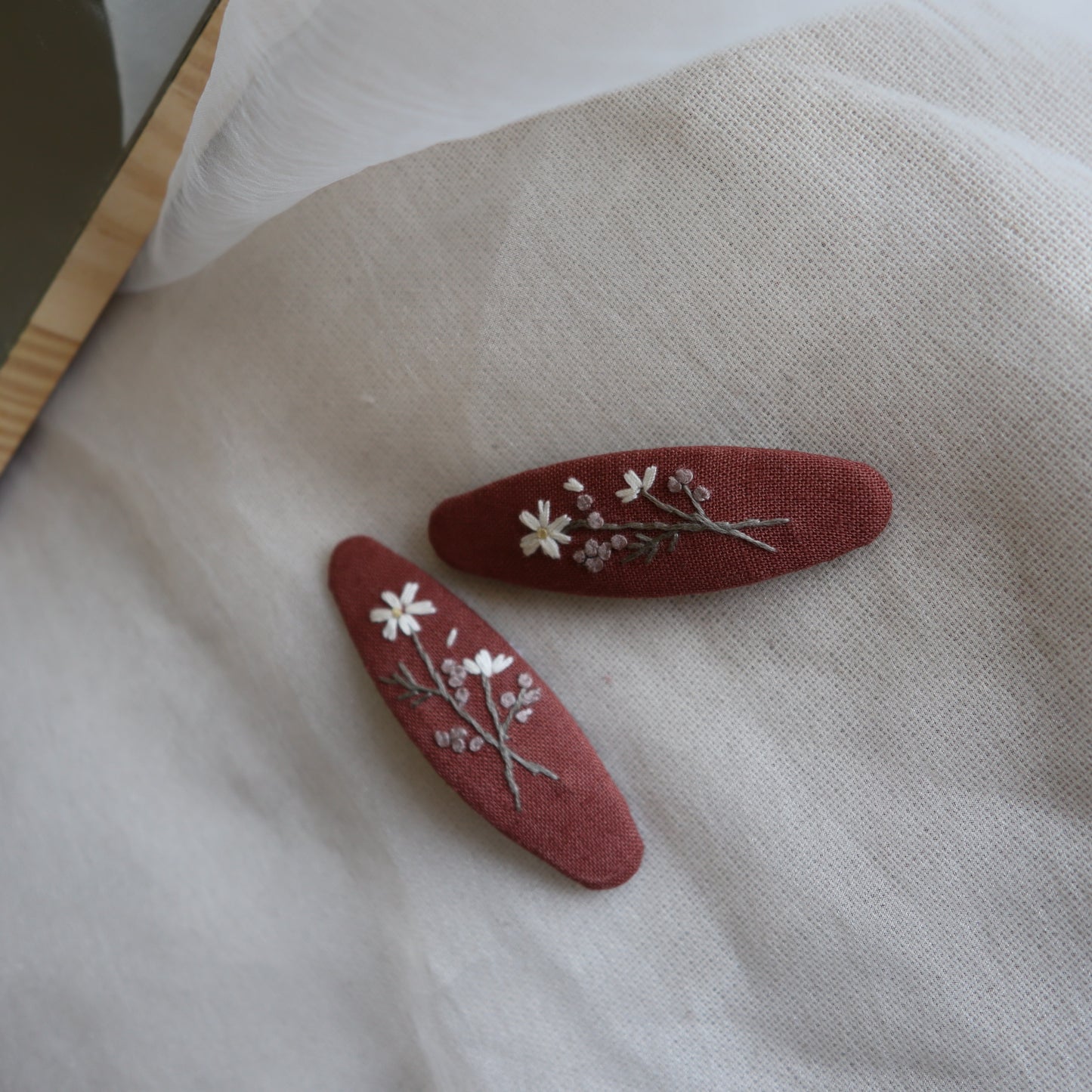 小菊手刺繡髮夾/BB髮夾
