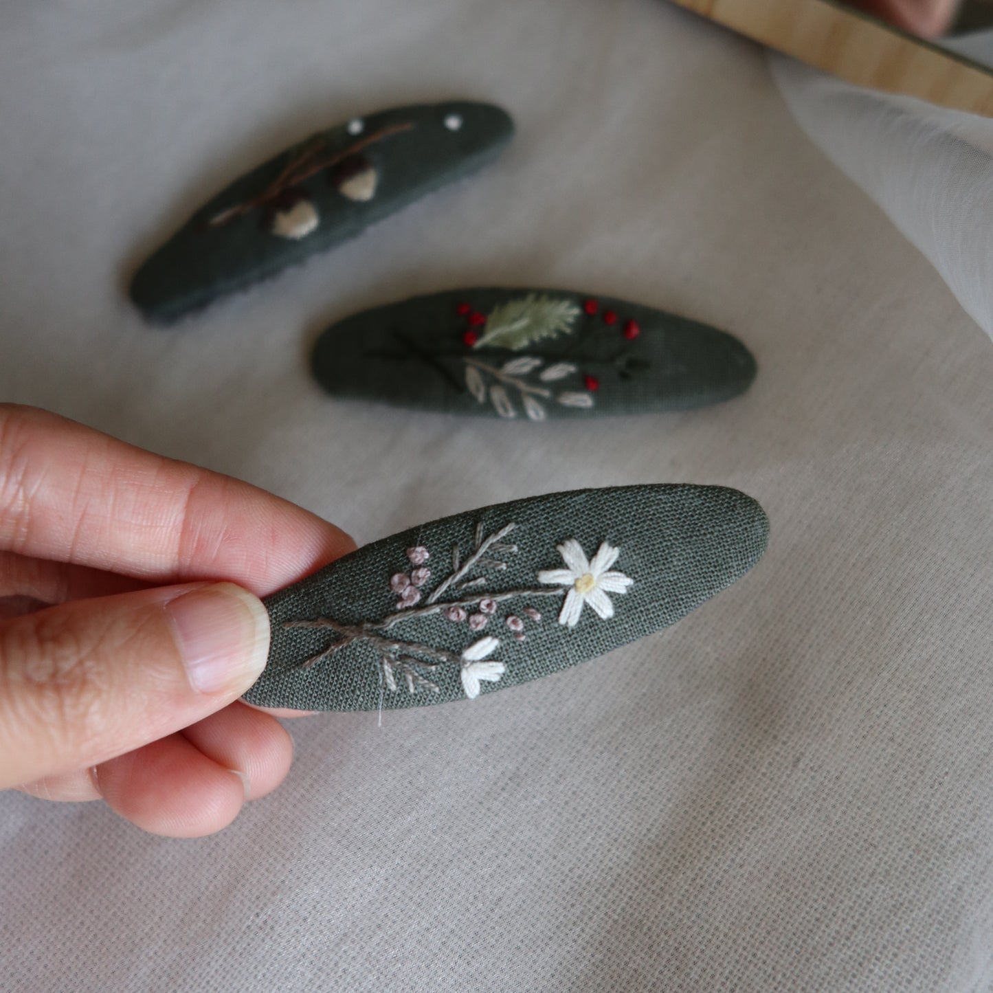 小菊手刺繡髮夾/BB髮夾