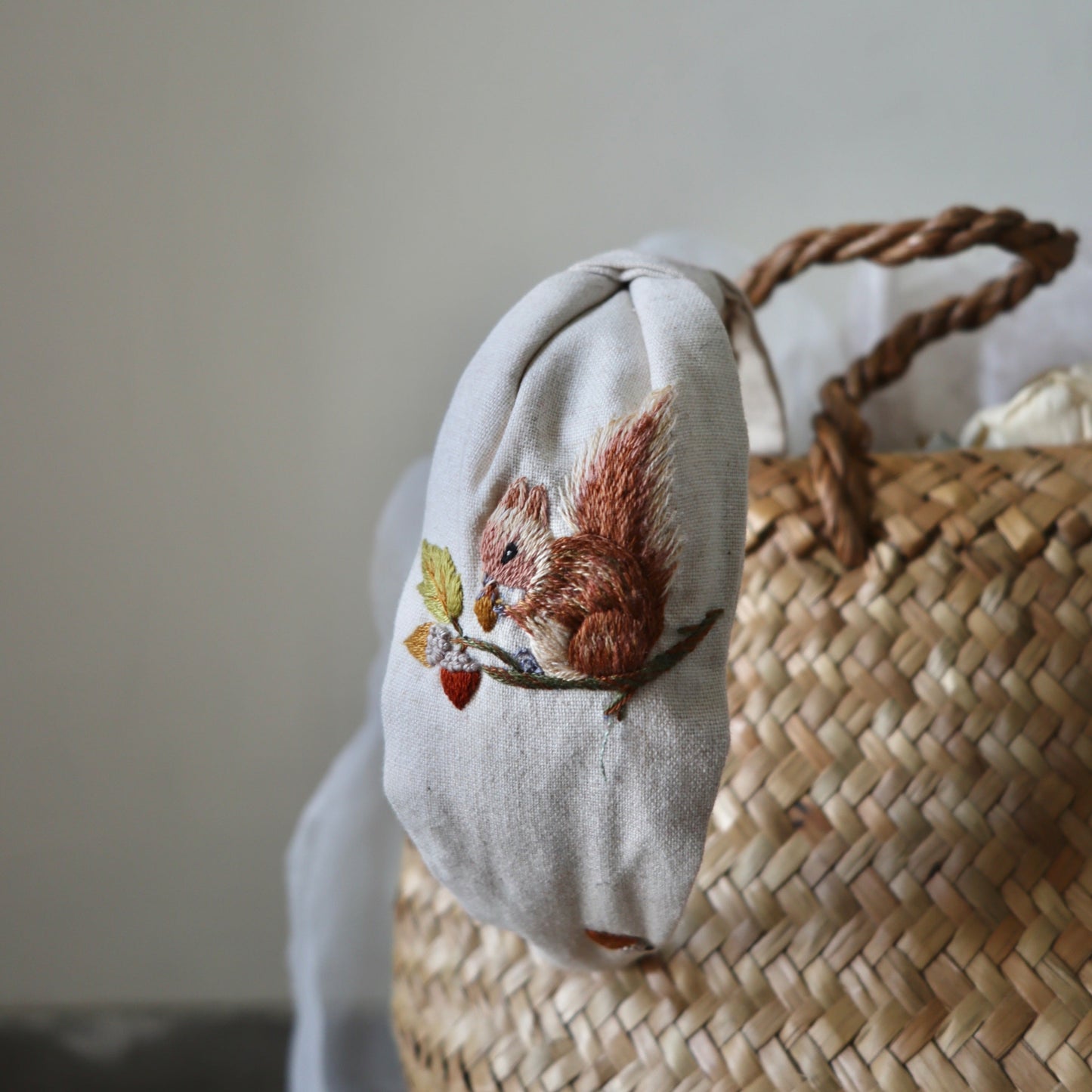 小松鼠手刺繡髮箍/兩邊刺繡不同