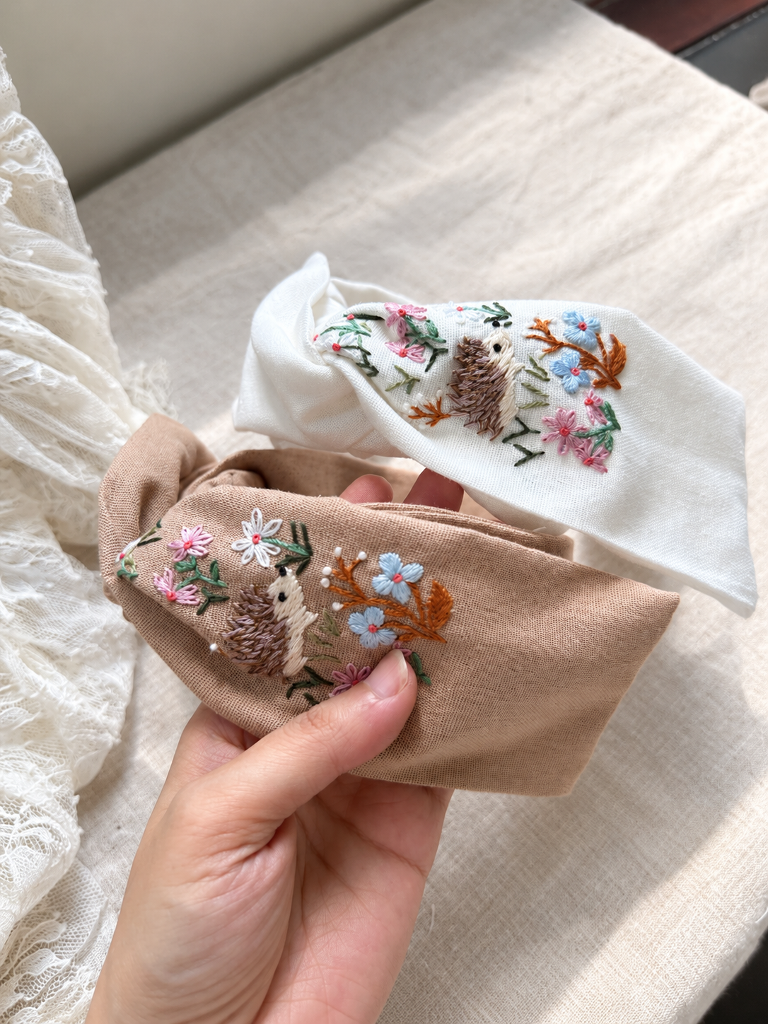 小刺猬交叉型髮箍|單邊刺繡 Hedgehog Cross Headband