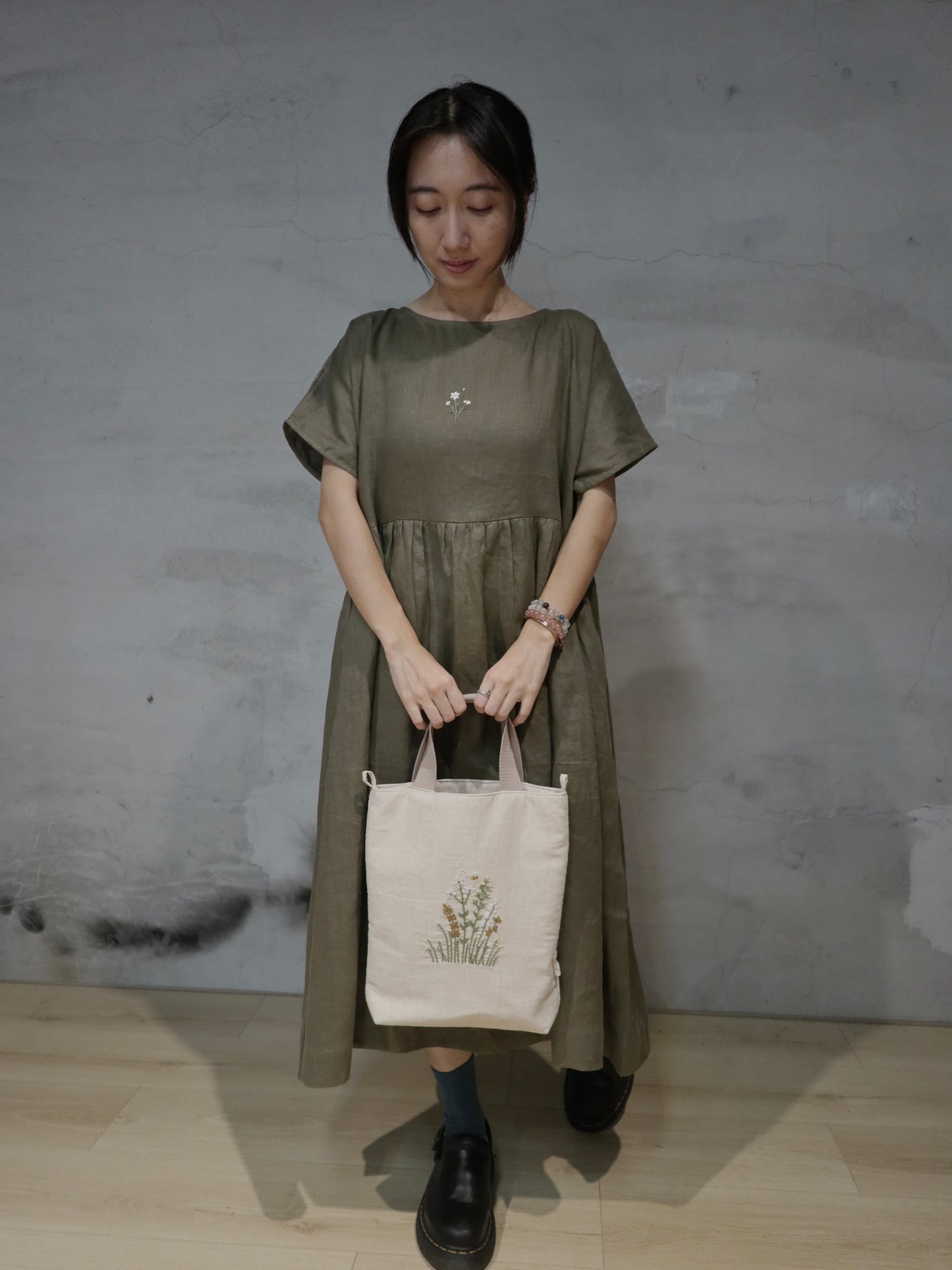 小雛菊蝙蝠抽亞麻洋裝|苔綠色
