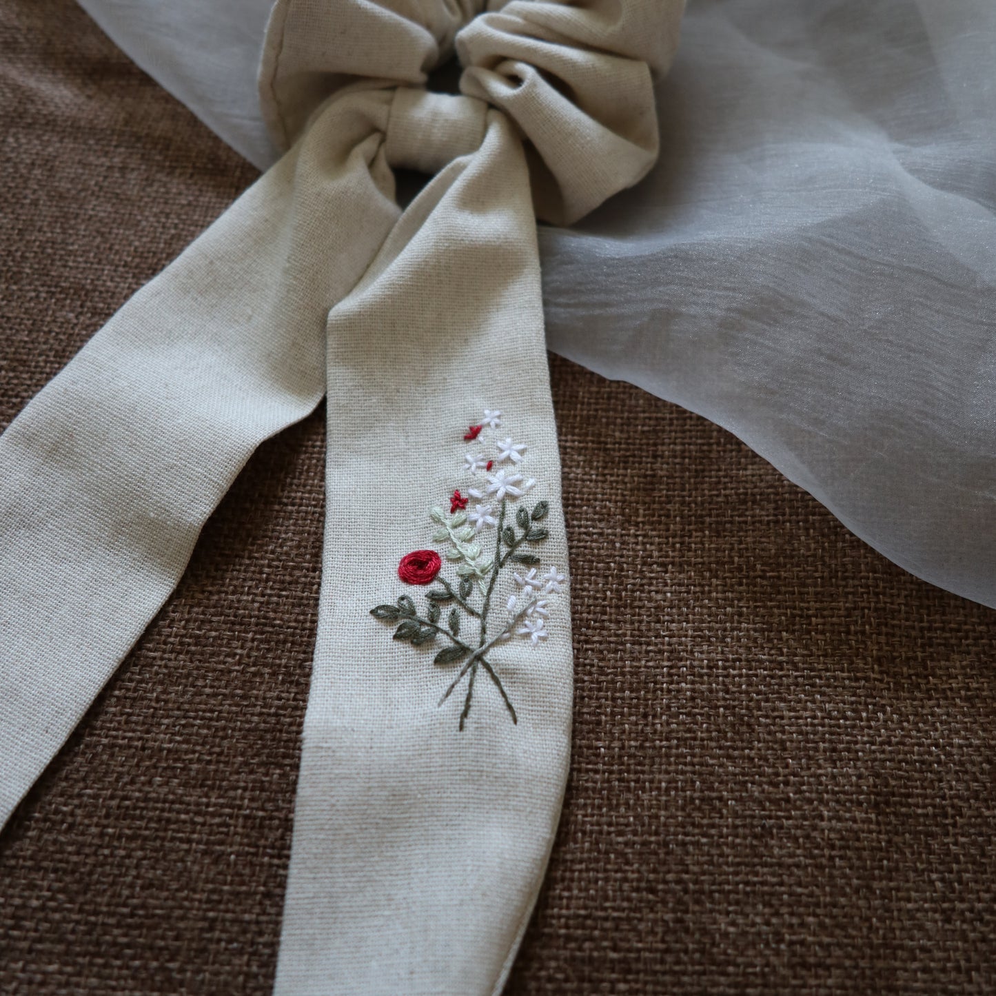 小花束手刺繡長尾髮圈/鬆緊髮圈