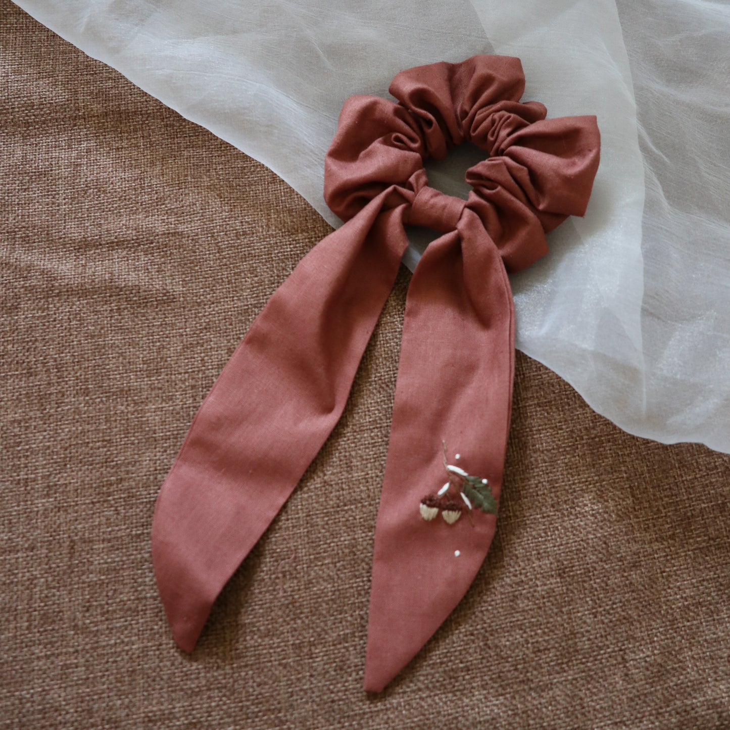 一枝橡果手刺繡長尾髮圈/鬆緊髮圈