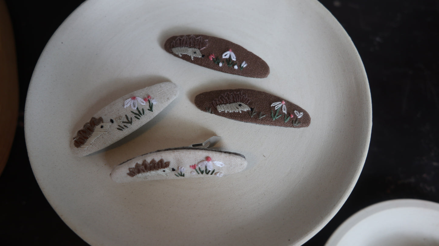 小刺蝟手刺繡髮夾/BB髮夾