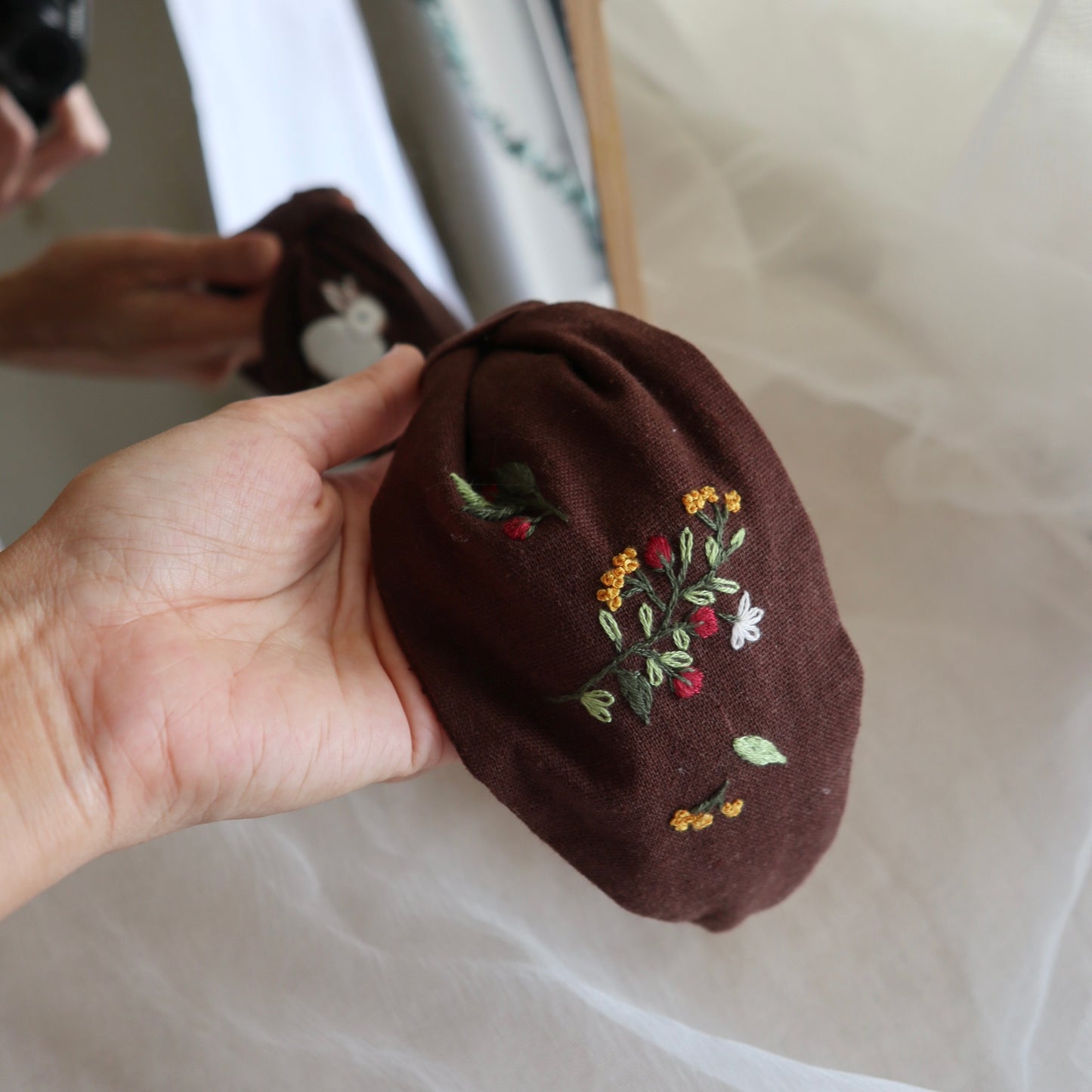 小兔子手刺繡髮箍/兩邊刺繡不同