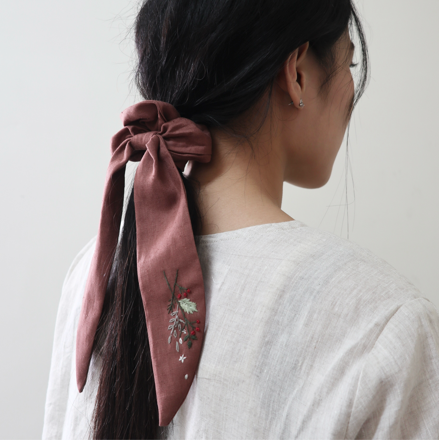 小花束手刺繡長尾髮圈/鬆緊髮圈