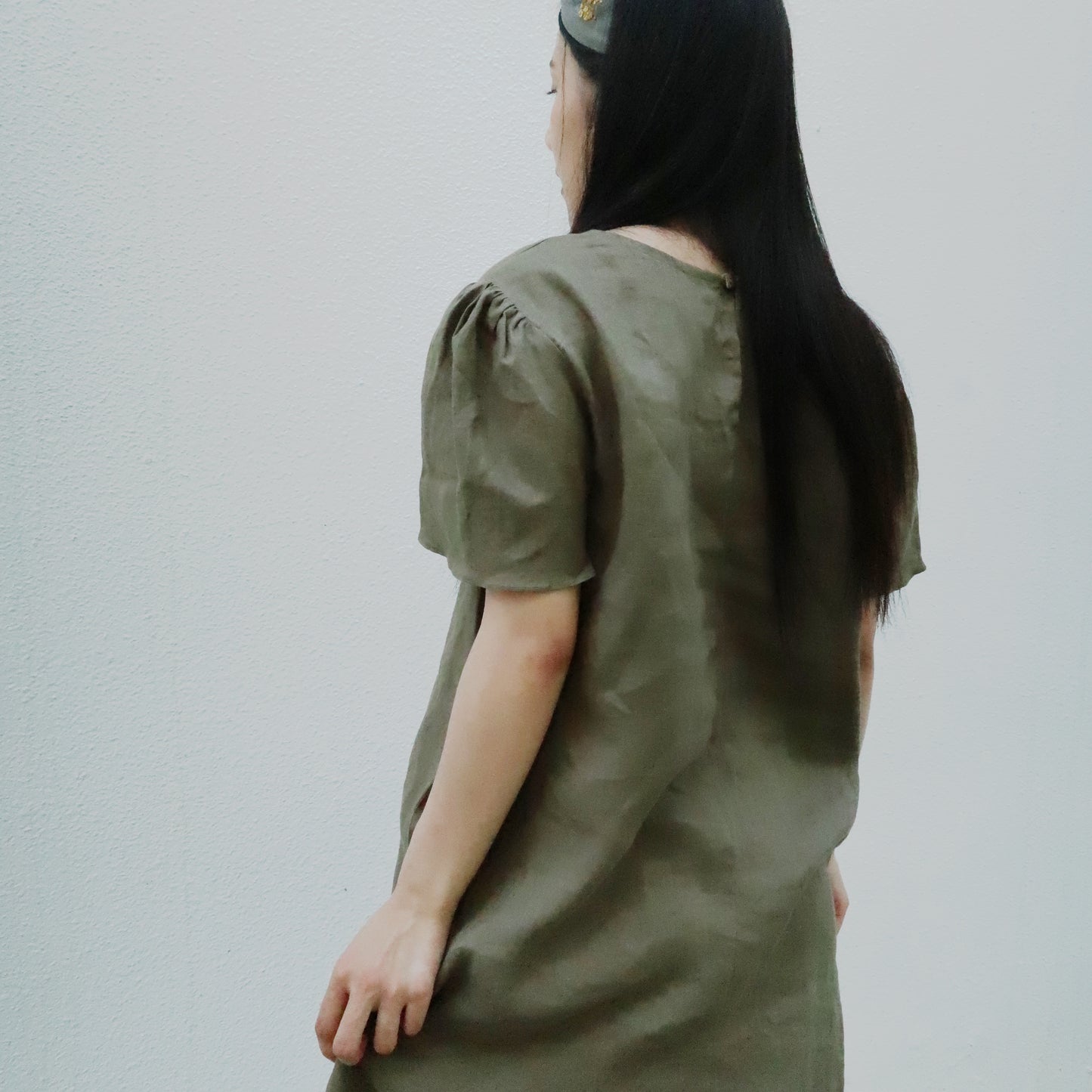 V領綁帶短袖亞麻洋裝| 苔綠色