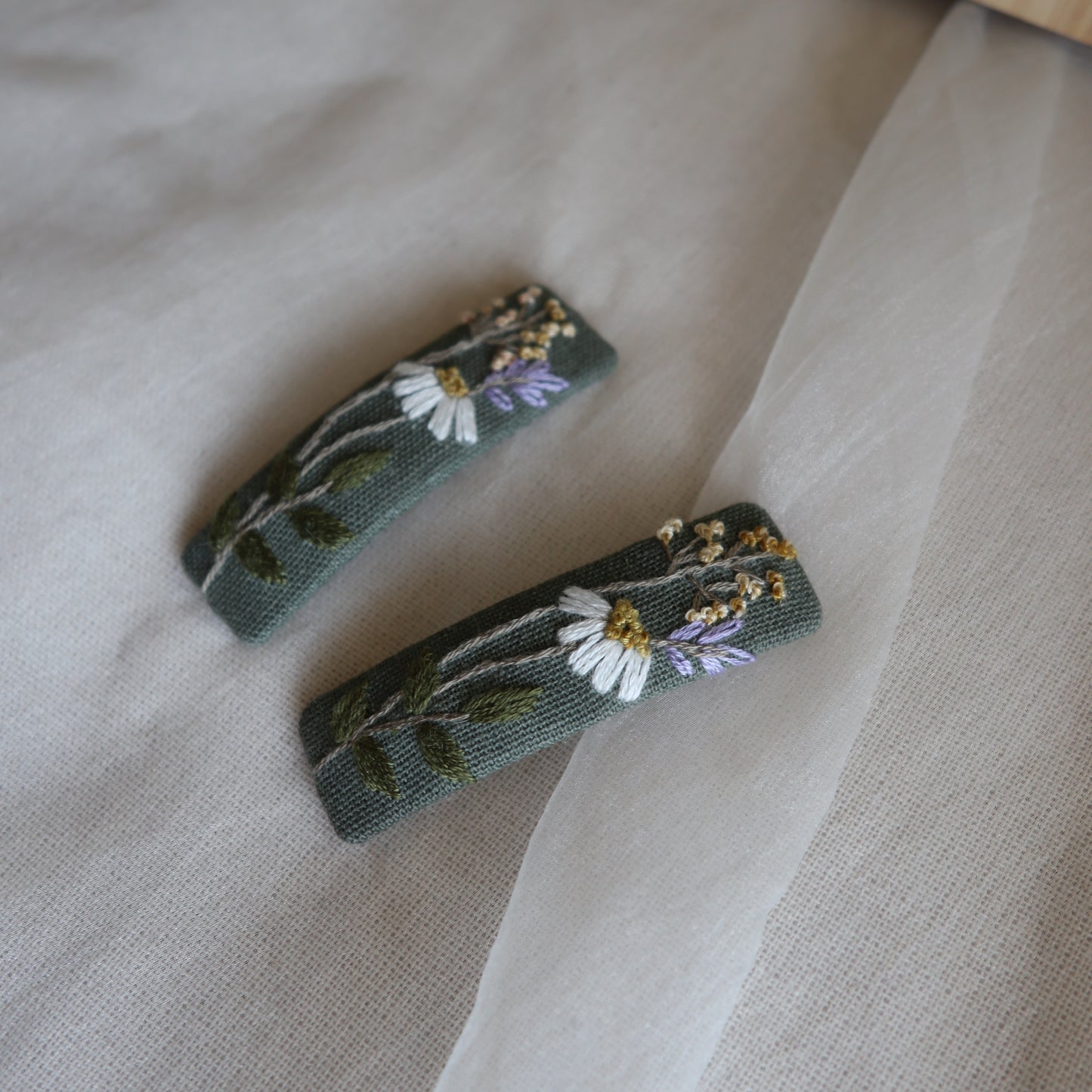 小花園手刺繡髮夾/BB髮夾