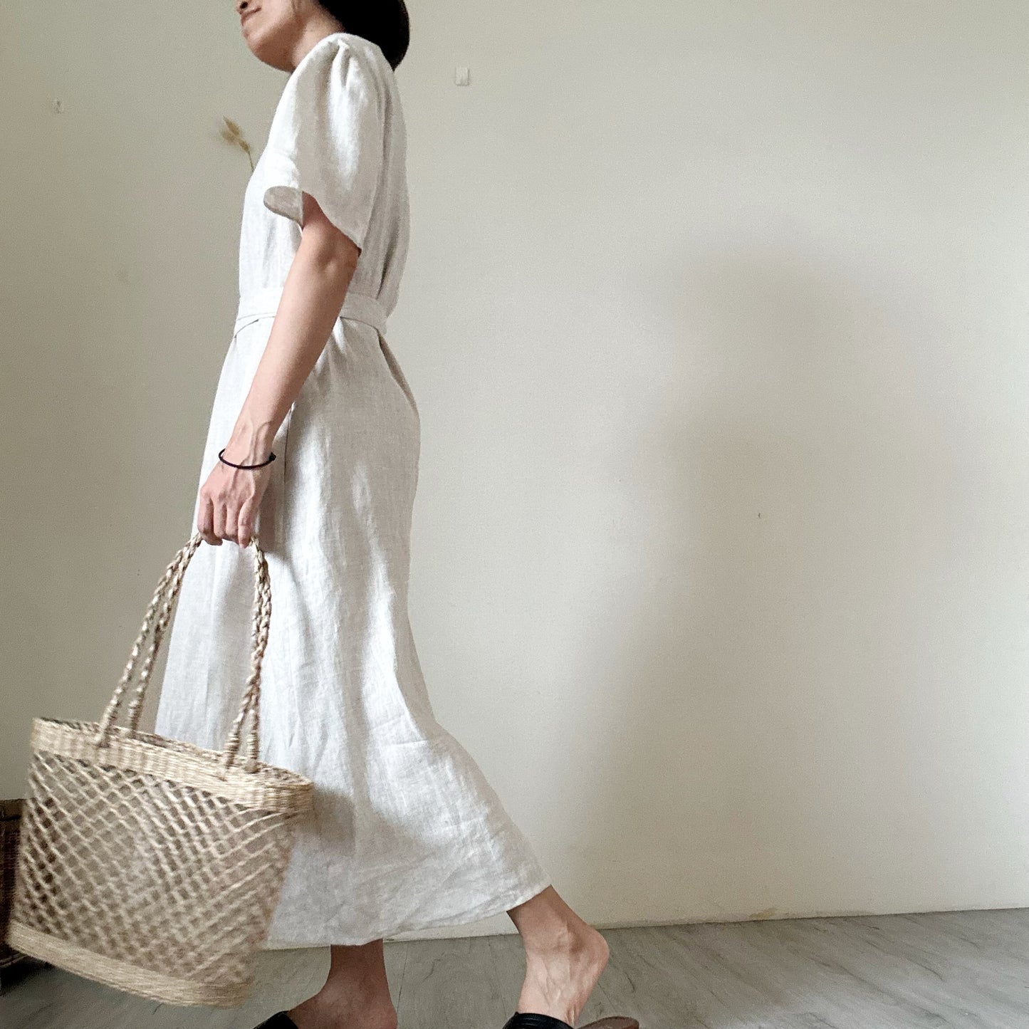 V領綁帶短袖亞麻洋裝| 亞麻原色