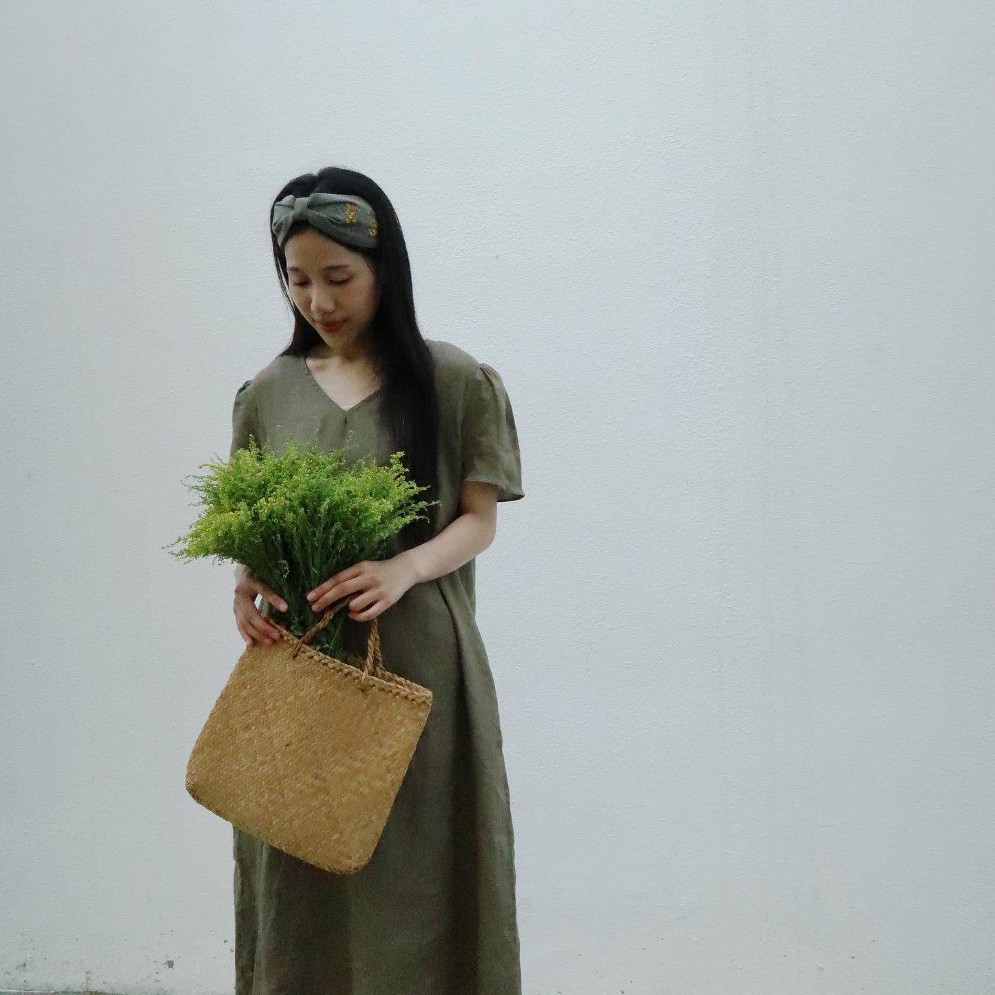 V領綁帶短袖亞麻洋裝| 苔綠色
