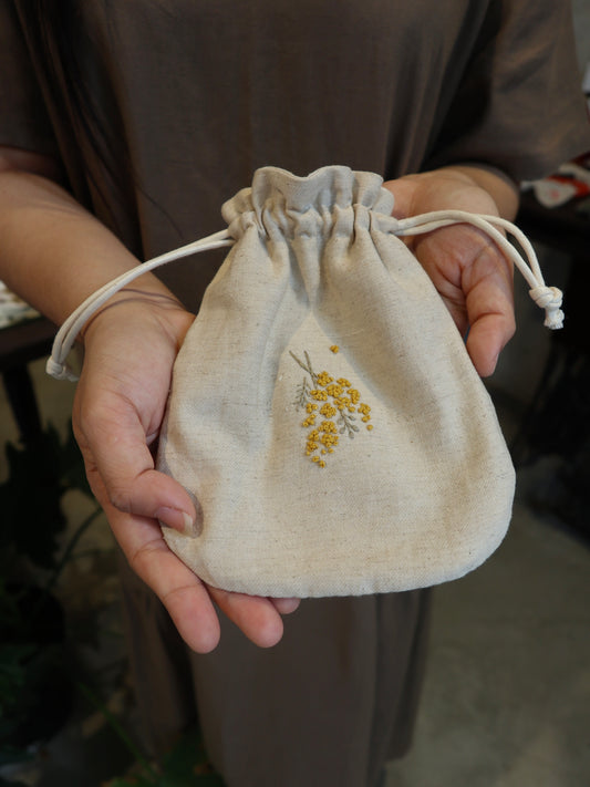 Mimosa金合歡手刺繡束口袋/收納袋