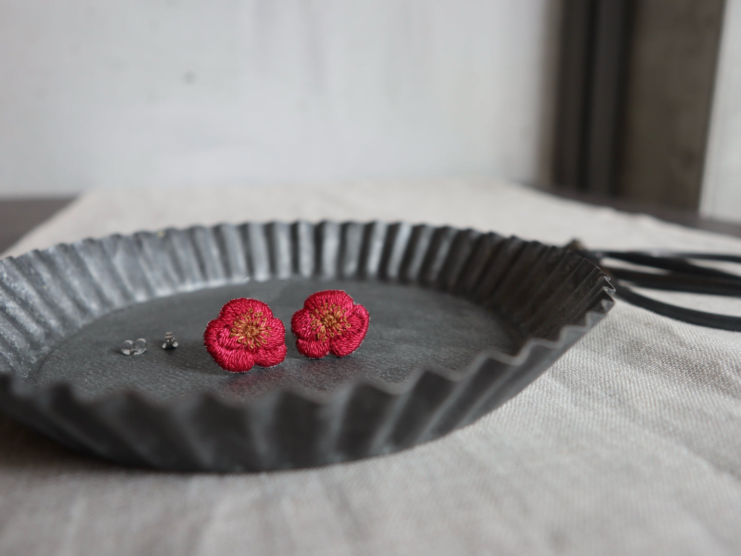 山茶花刺繡耳環｜耳針｜耳夾