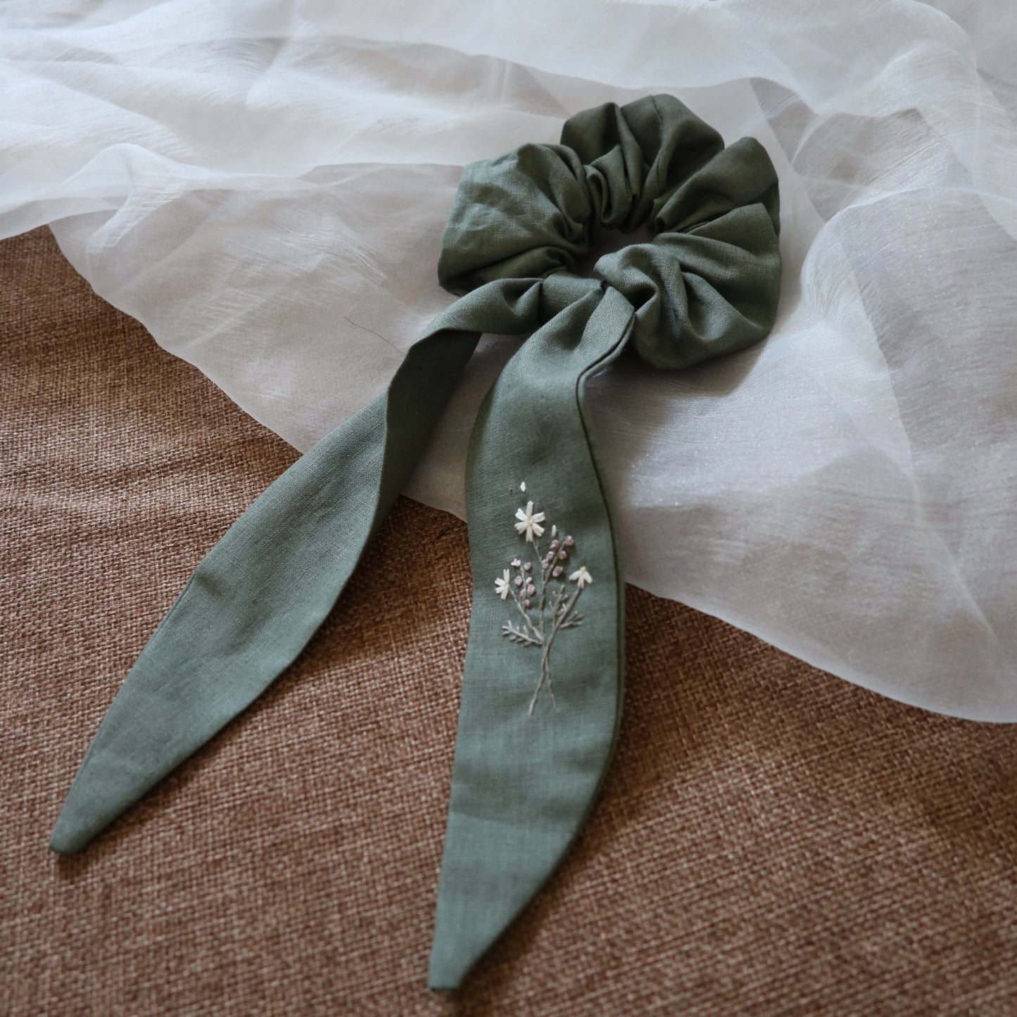一束小菊手刺繡長尾髮圈/鬆緊髮圈