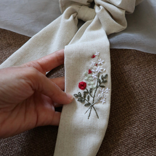 小花束手刺繡長尾髮圈/鬆緊髮圈