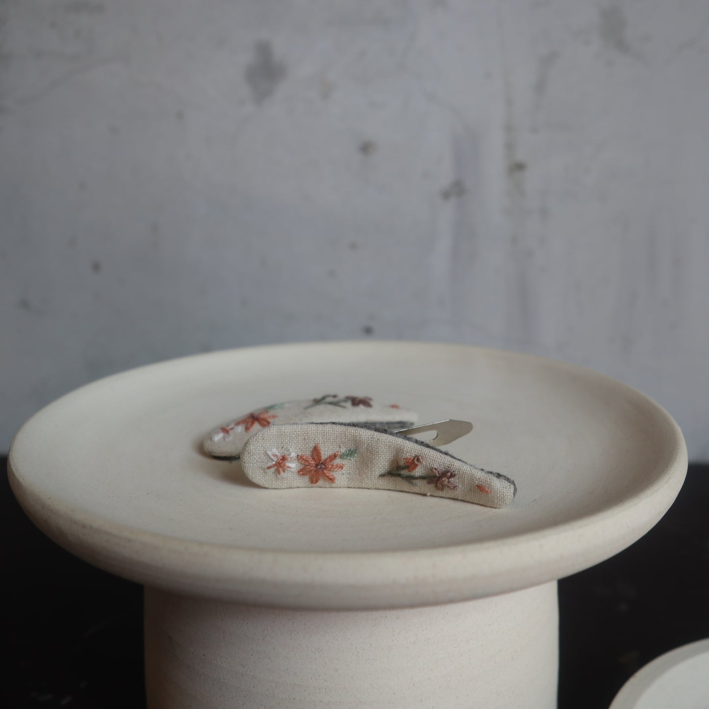 櫻花飛手刺繡髮夾/BB髮夾
