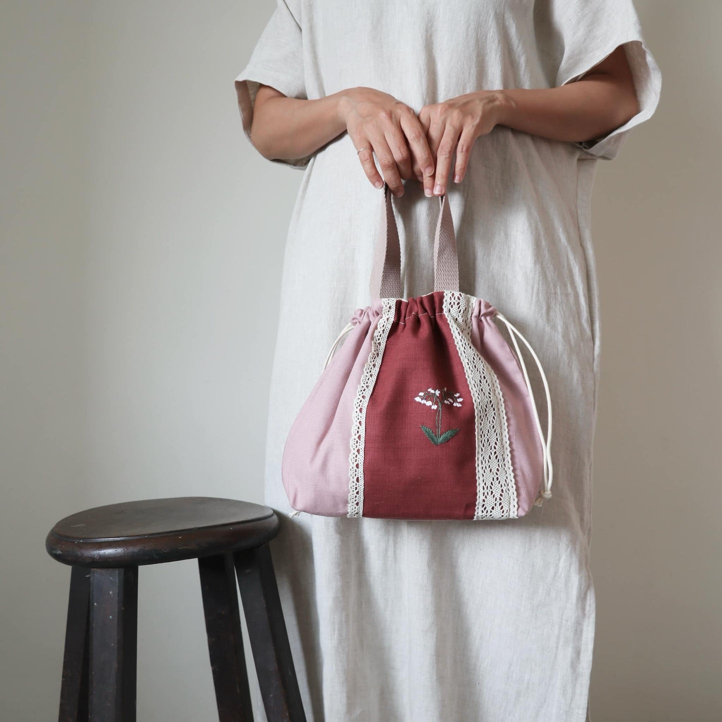 小花手刺繡束口手提袋/米色 Drawstring Handbag