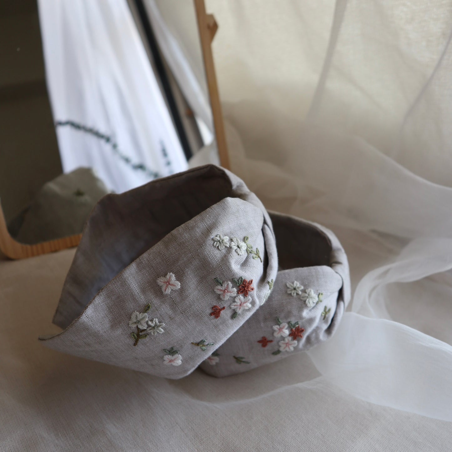 小花飛手刺繡髮箍｜兩邊刺繡不同