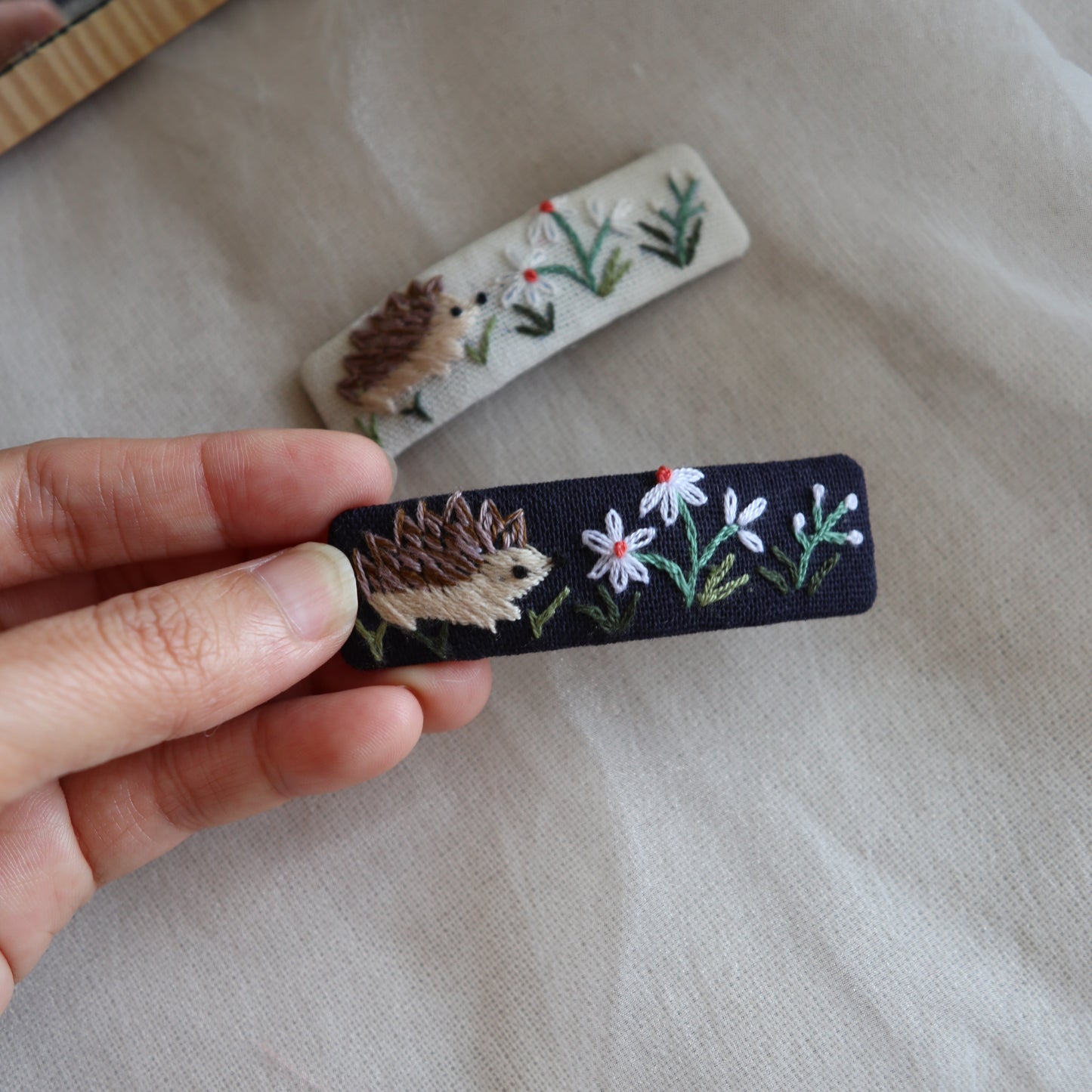 小刺蝟手刺繡髮夾/BB髮夾