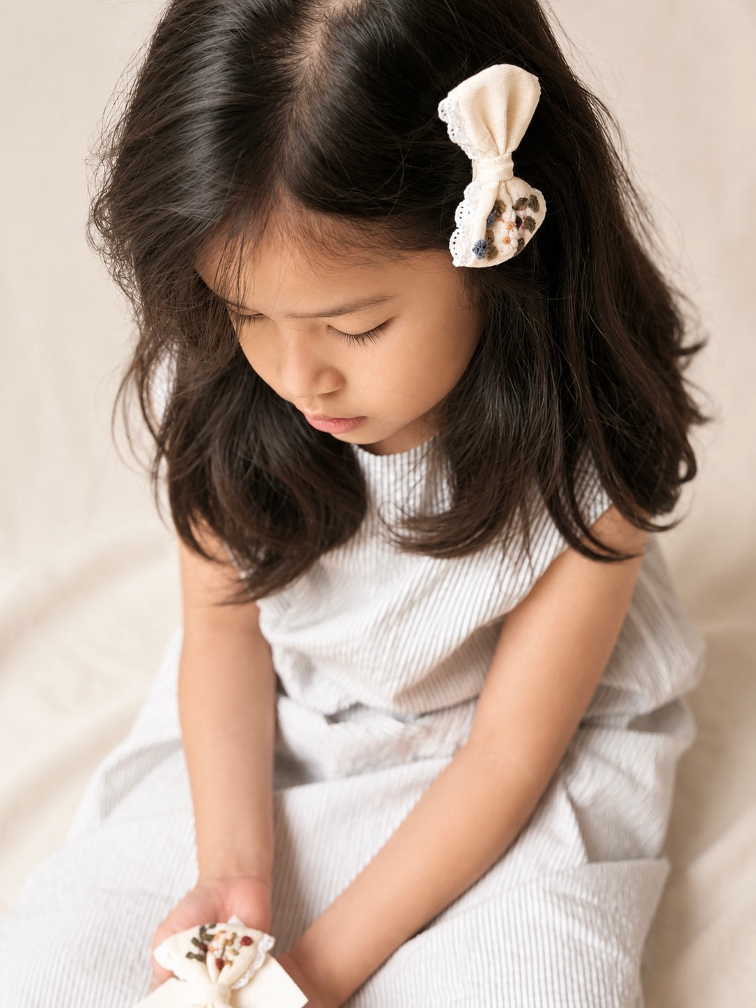青花刺繡蝴蝶結髮夾 Little Blue Flower Embroidered Bow Clip