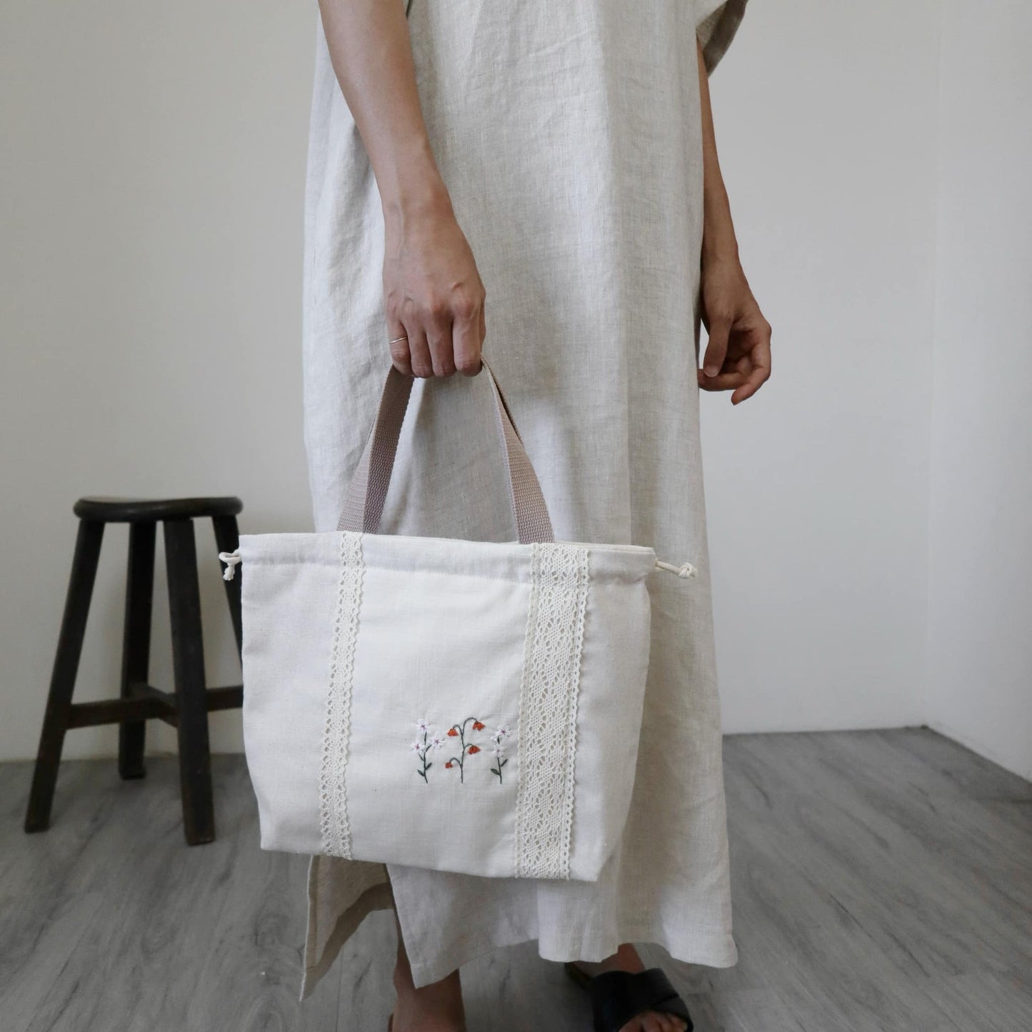 小花手刺繡束口手提袋/米色 Drawstring Handbag