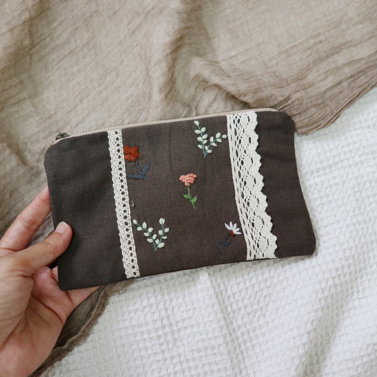 小花飛手刺繡收納袋/長夾