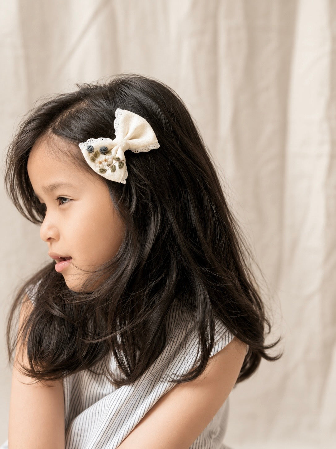 青花刺繡蝴蝶結髮夾 Little Blue Flower Embroidered Bow Clip