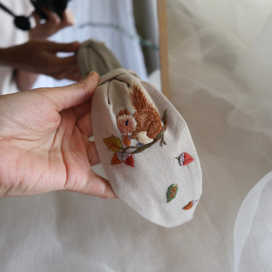 小松鼠手刺繡髮箍/兩邊刺繡不同