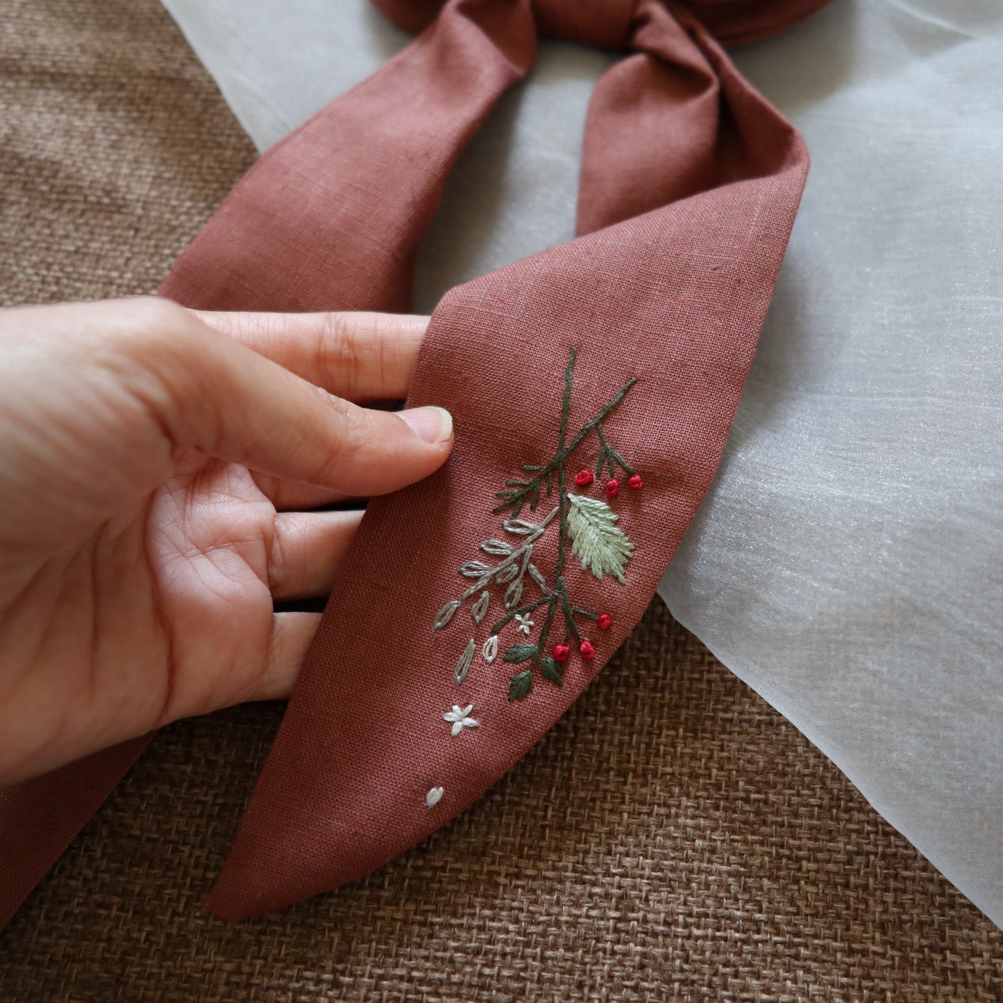 小花束手刺繡長尾髮圈/鬆緊髮圈