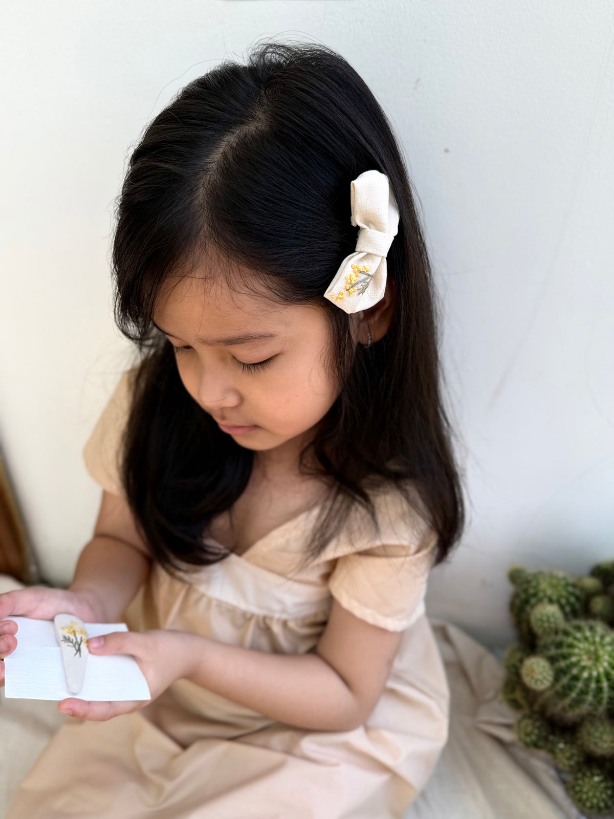 金合歡刺繡蝴蝶結髮夾 Little Mimosa Embroidered Bow Clip