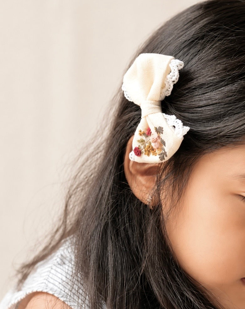 秋花刺繡蝴蝶結髮夾 Autumn Blooms Embroidered Bow Clip