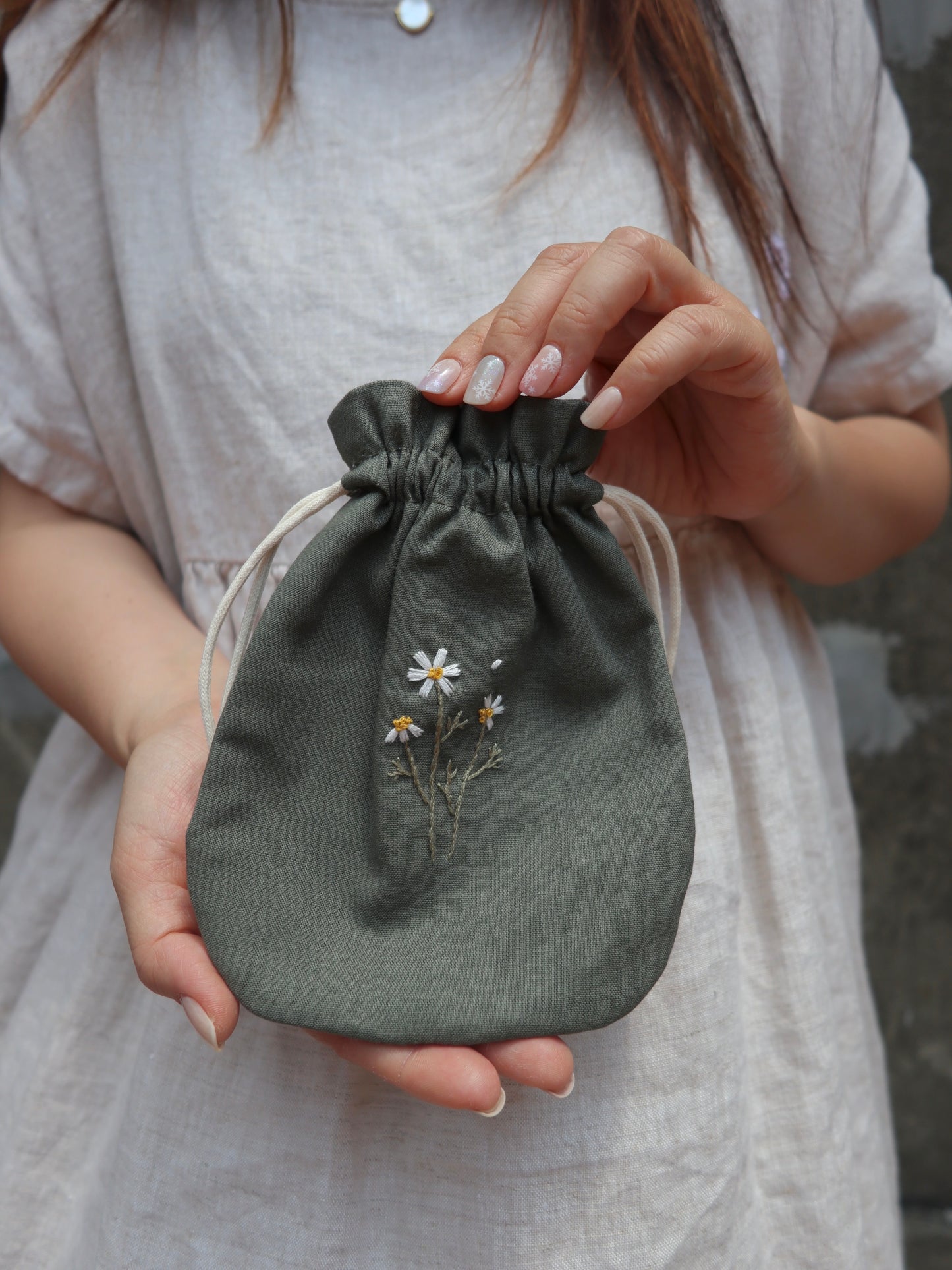 小菊花手刺繡束口袋/收納袋