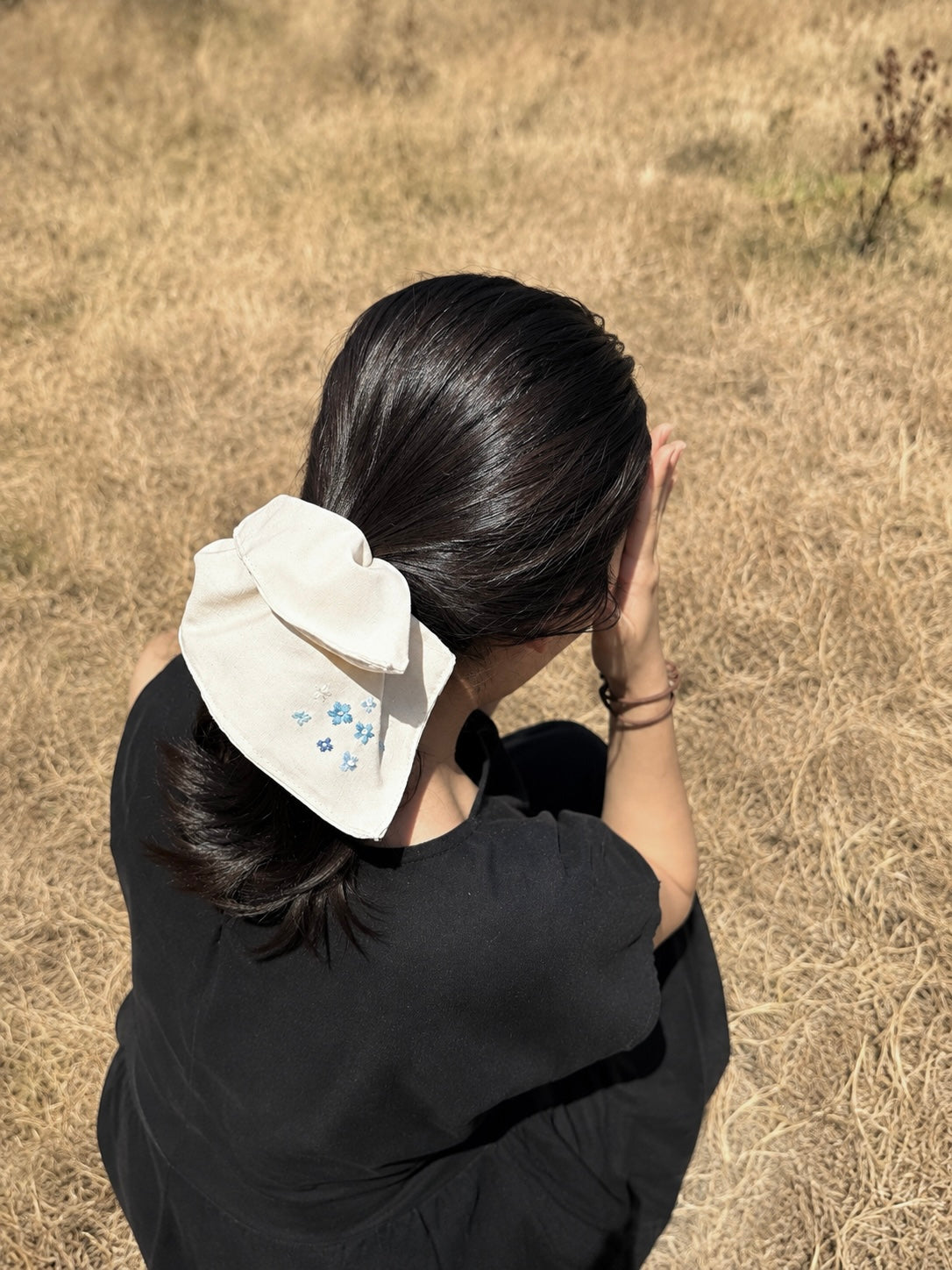 藍花手刺繡髮圈| Blue FLowers Square Scrunchies