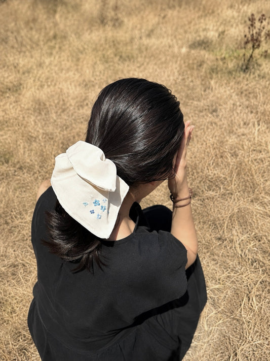 藍花手刺繡髮圈| Blue FLowers Square Scrunchies