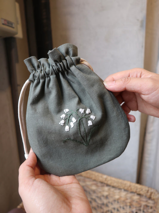 鈴蘭手刺繡束口袋/收納袋