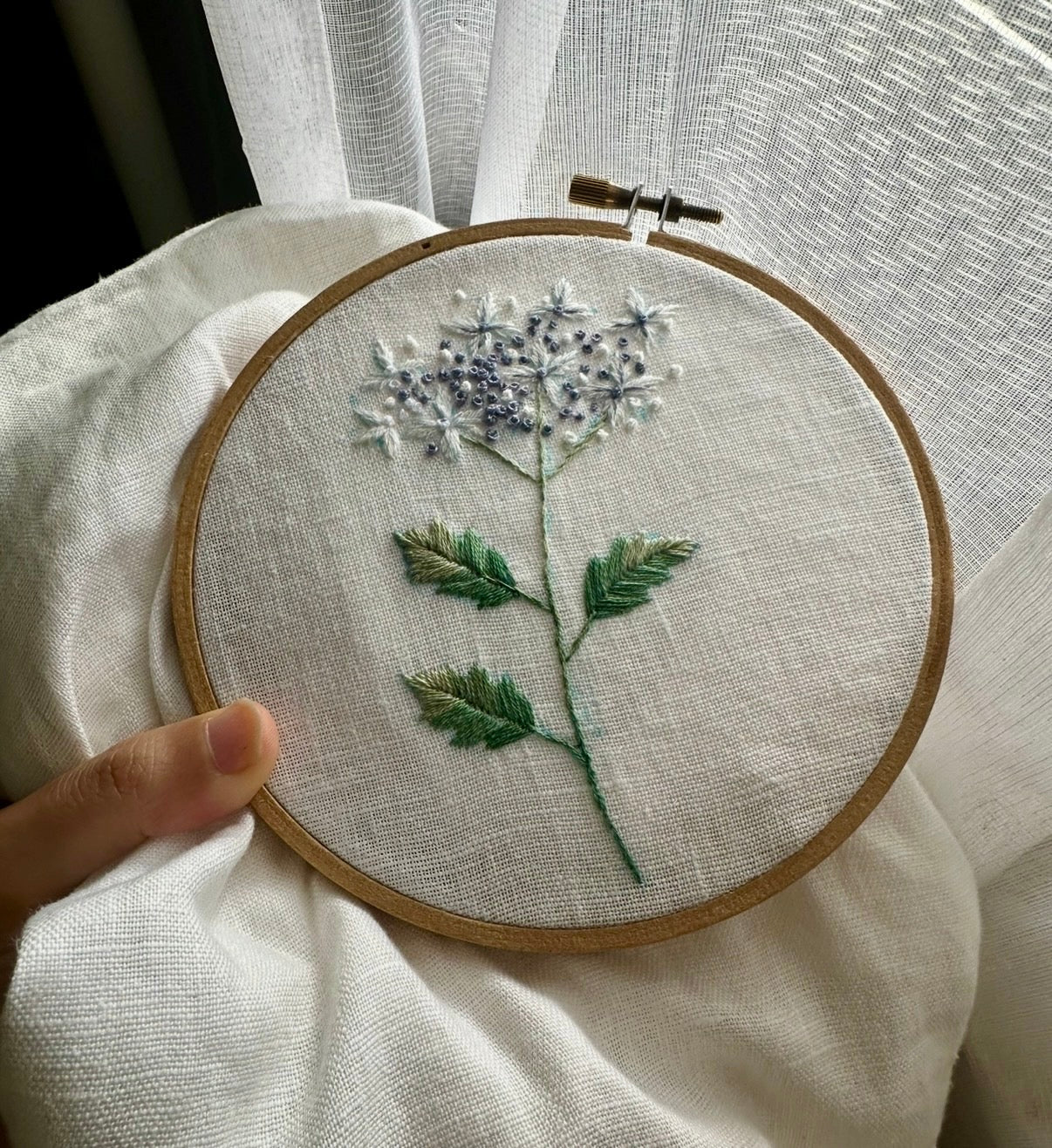 hand embroidery「山茶と梅」＃手刺繍'fingertip藝術精品 greensouls手刺繡圖案集合|Embroidery patterns – greensouls