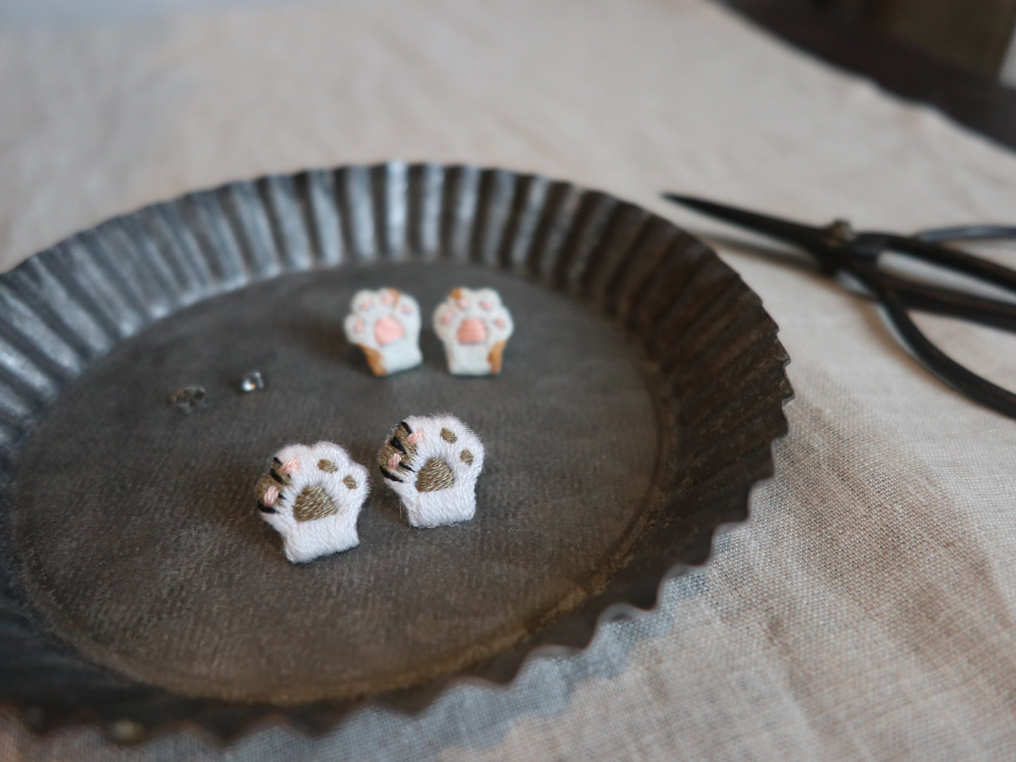 貓爪刺繡耳環｜耳針｜耳夾