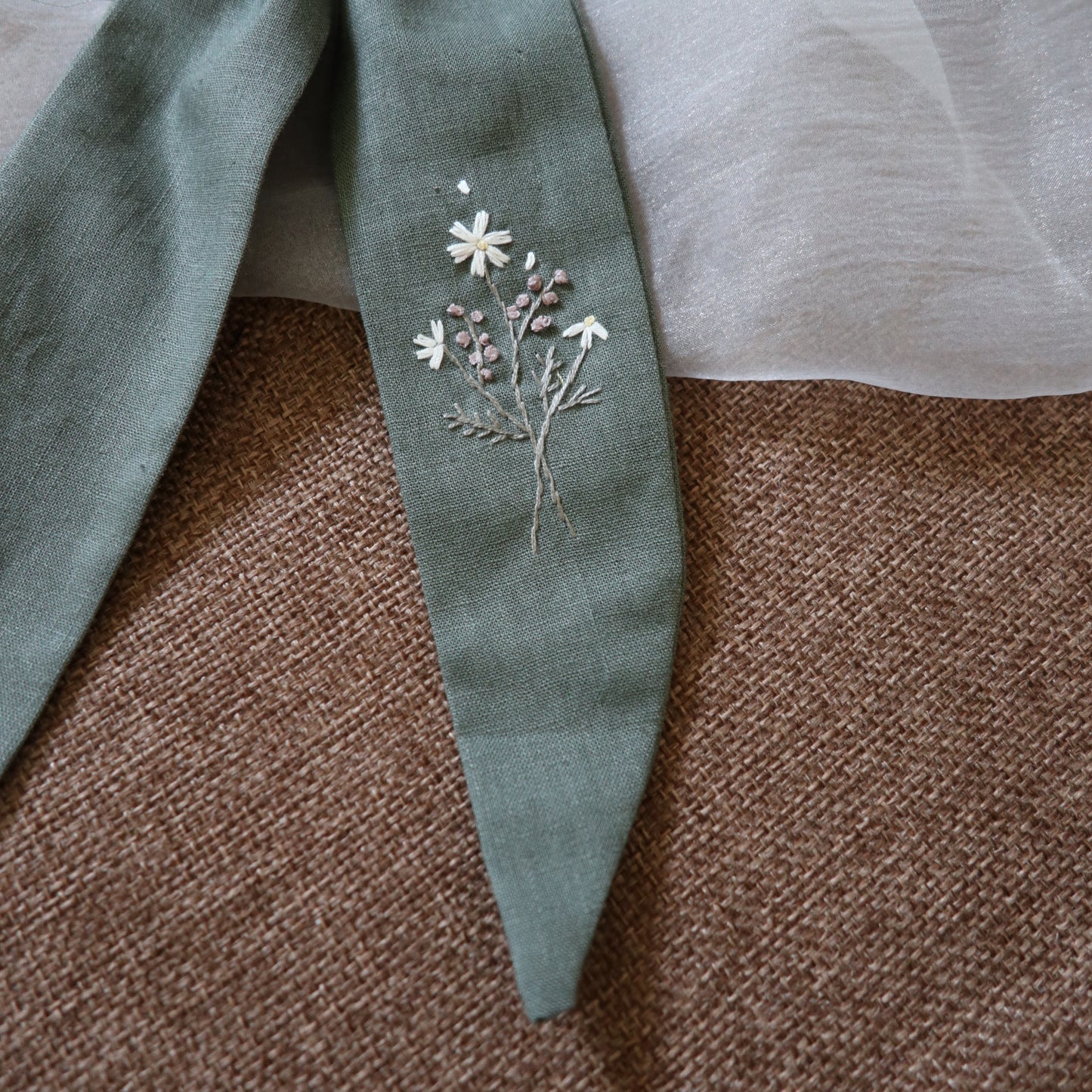 一束小菊手刺繡長尾髮圈/鬆緊髮圈