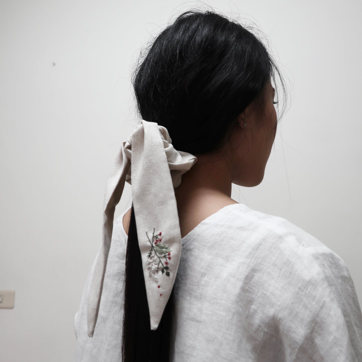 一束小菊手刺繡長尾髮圈/鬆緊髮圈