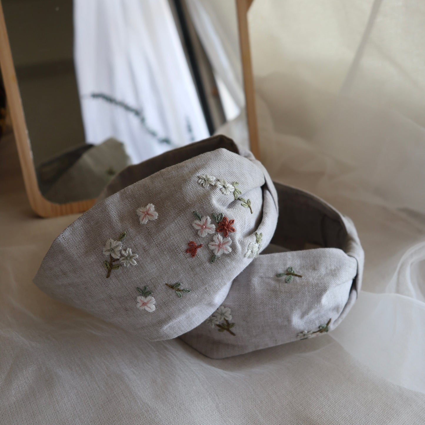 小花飛手刺繡髮箍｜兩邊刺繡不同