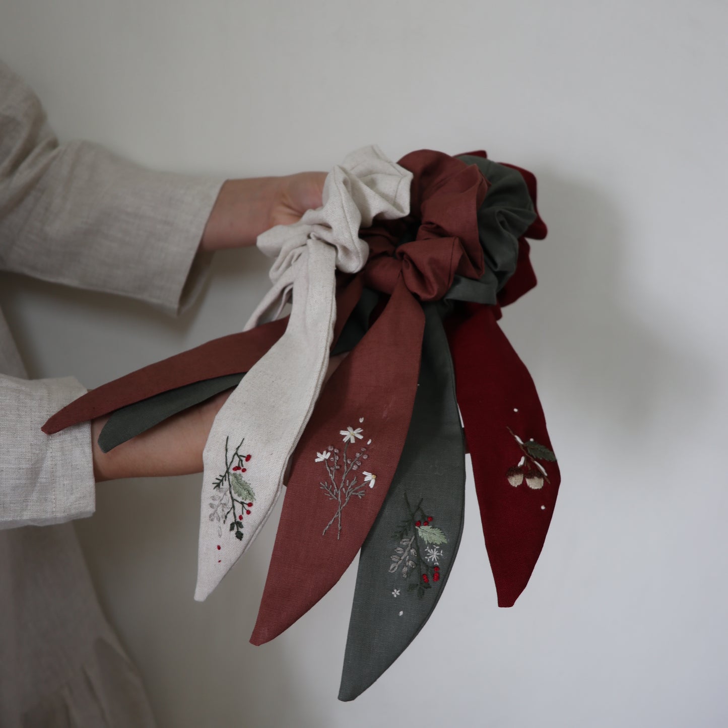 小花束手刺繡長尾髮圈/鬆緊髮圈