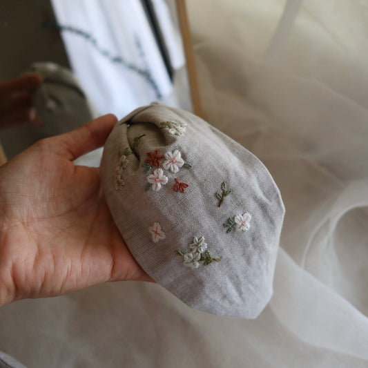 小花飛手刺繡髮箍｜兩邊刺繡不同