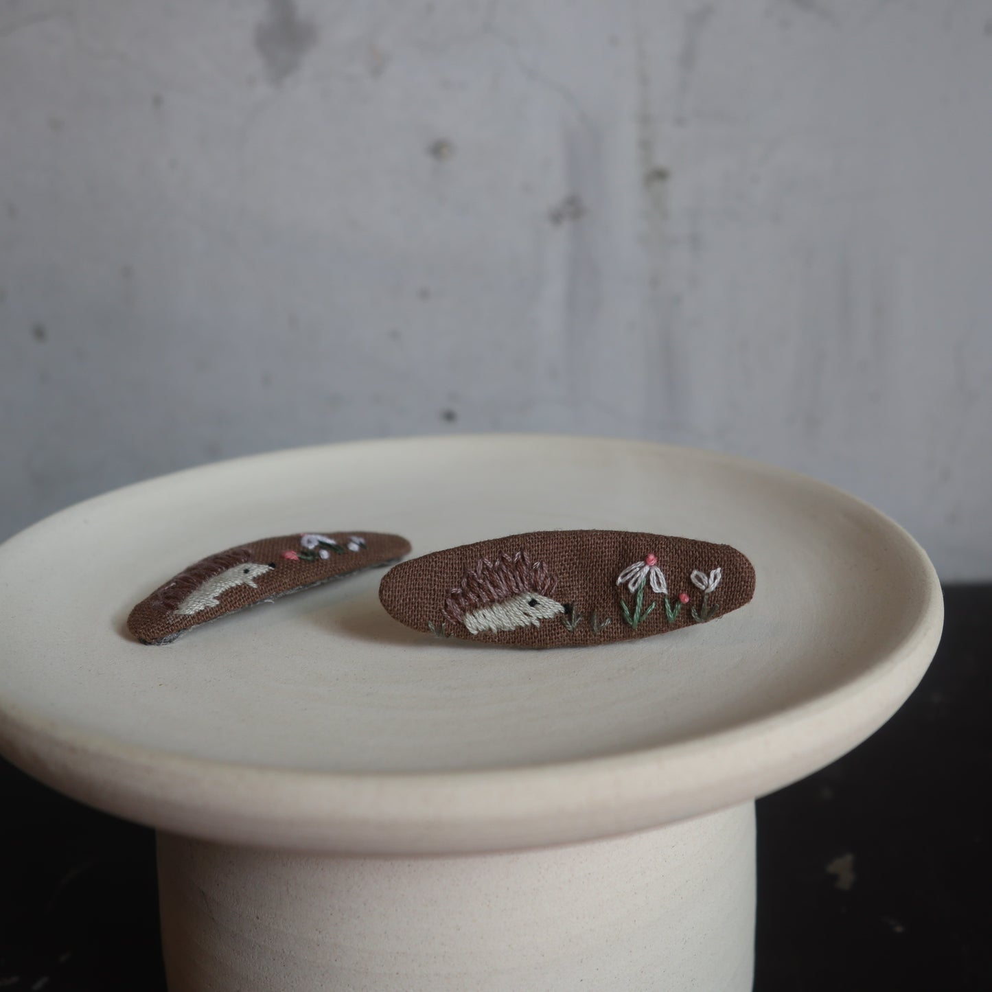 小刺蝟手刺繡髮夾/BB髮夾