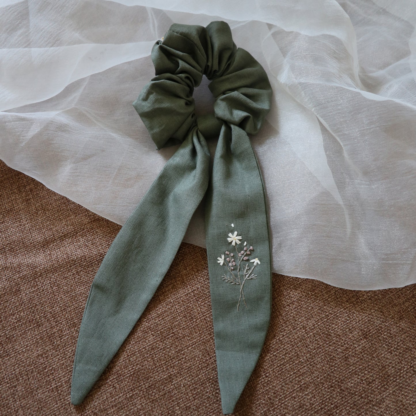 一束小菊手刺繡長尾髮圈/鬆緊髮圈