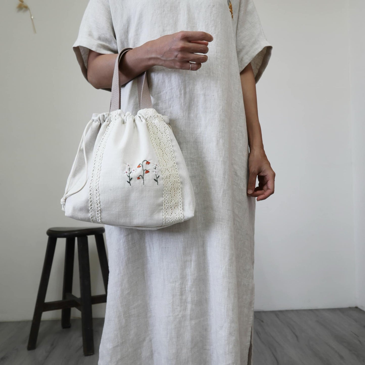 小花手刺繡束口手提袋/米色 Drawstring Handbag