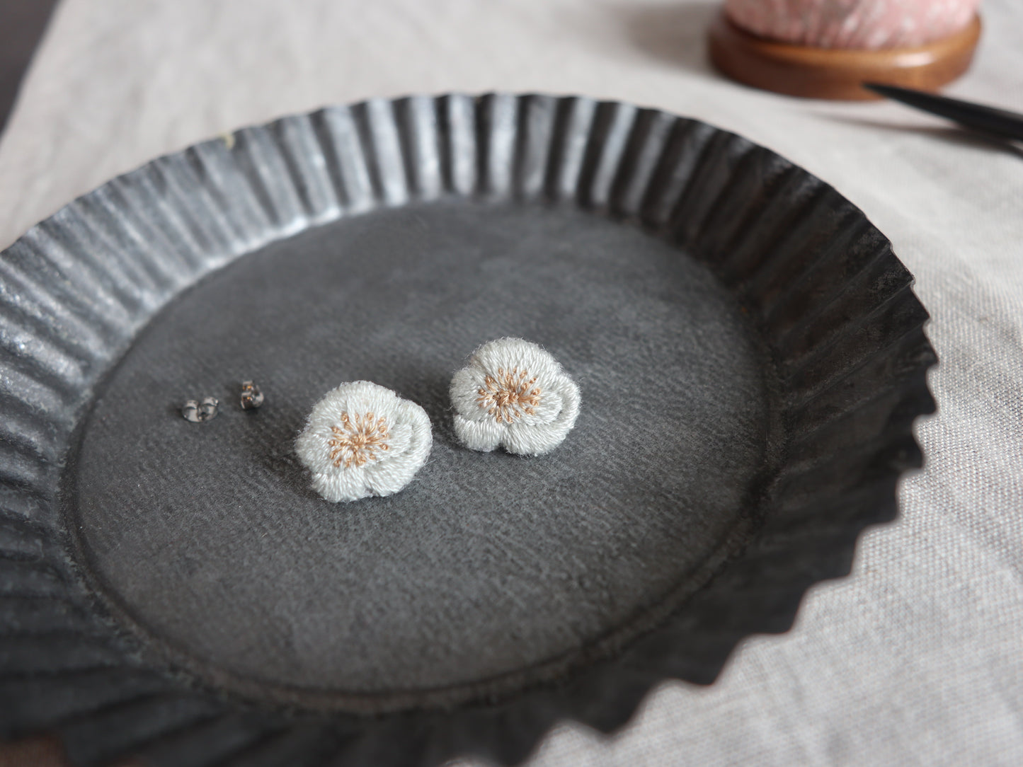 山茶花刺繡耳環｜耳針｜耳夾