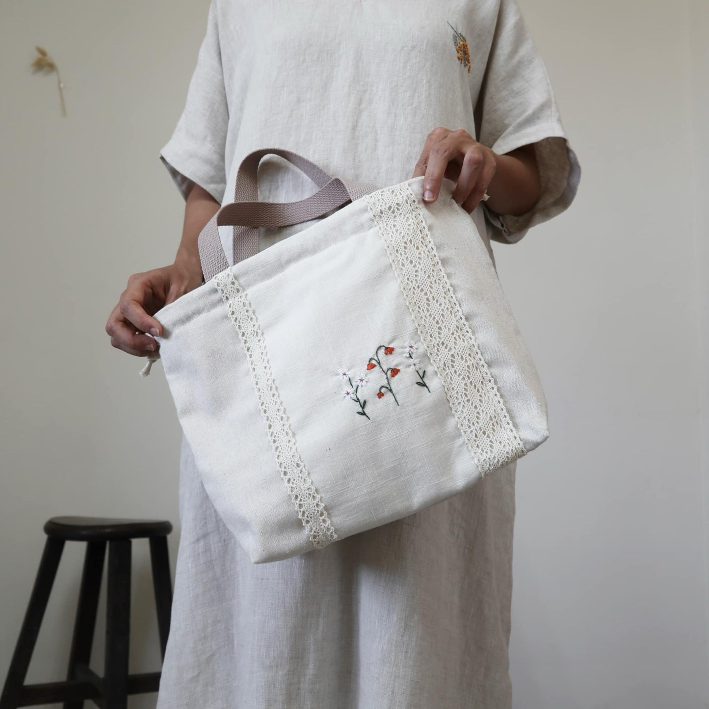 小花手刺繡束口手提袋/米色 Drawstring Handbag