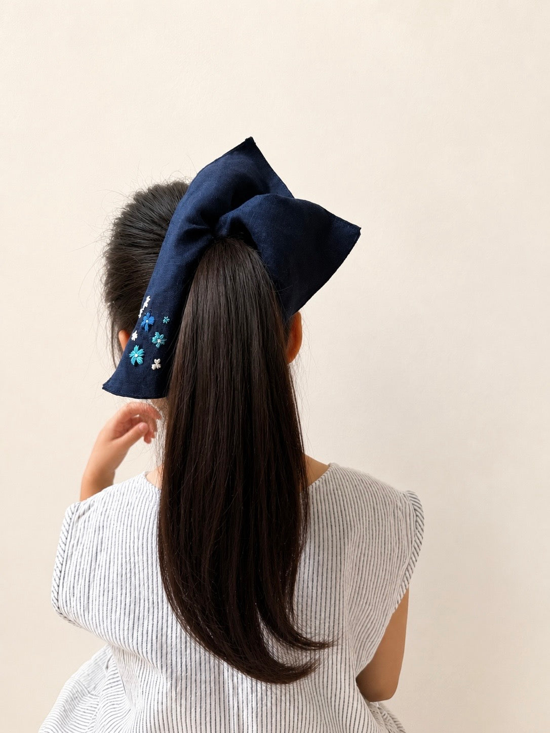 藍花手刺繡髮圈| Blue FLowers Square Scrunchies