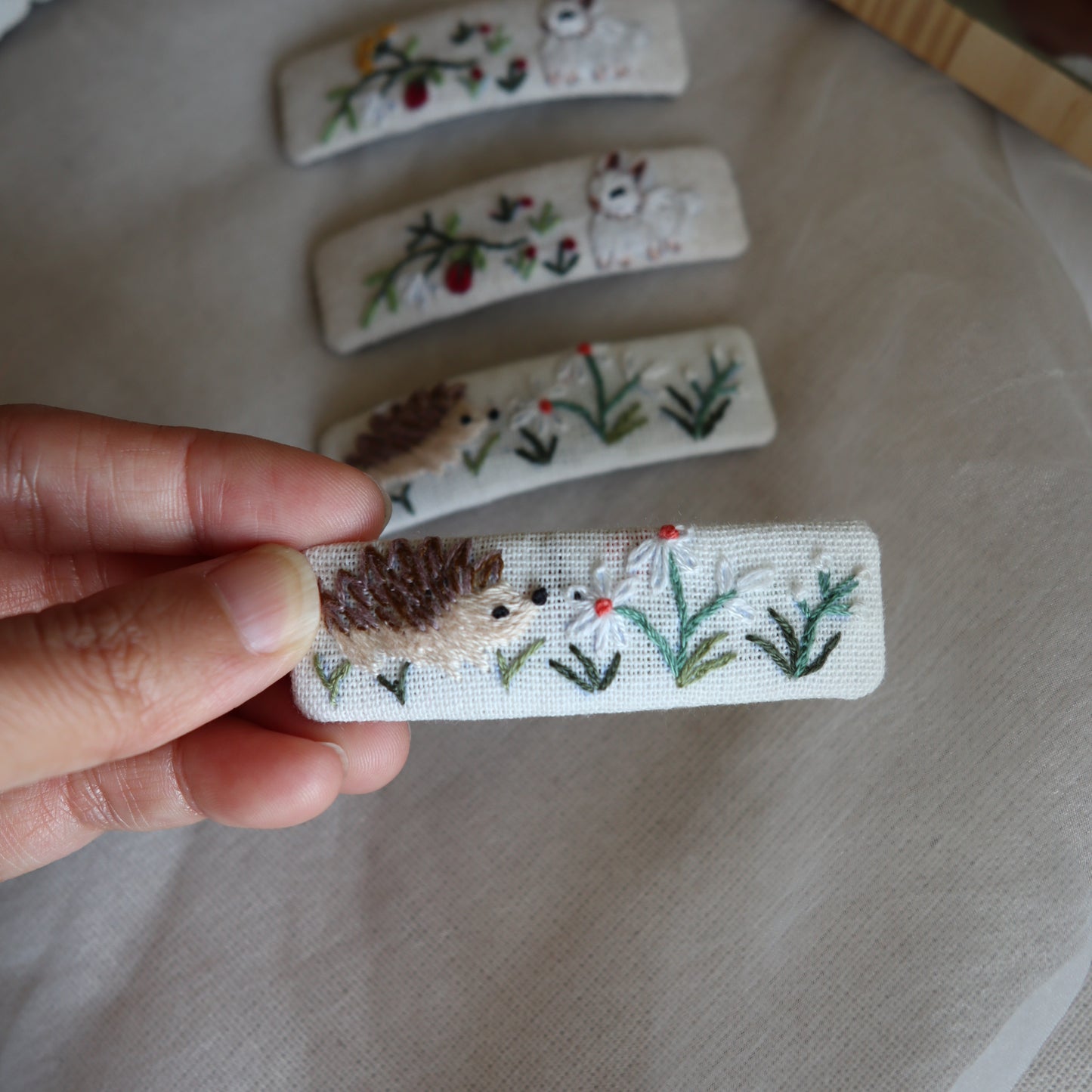 小刺蝟手刺繡髮夾/BB髮夾